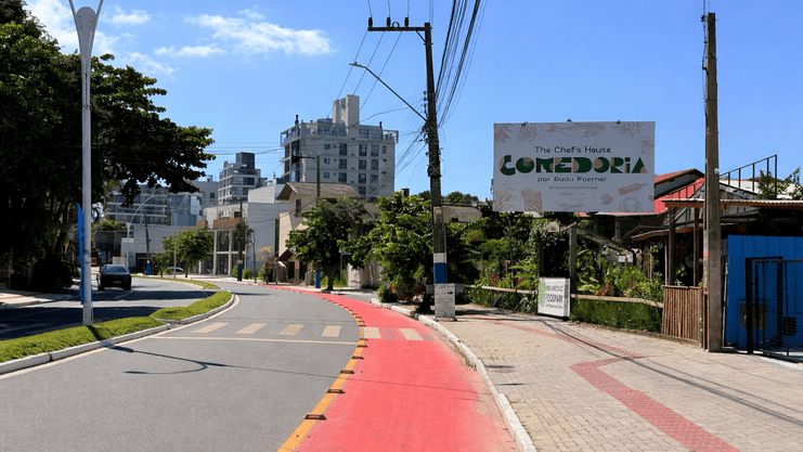 Frontlight — Barbosa, painel Acte Mídia na Av. Ruy Barbosa, Praia dos Amores, Balneário Camboriú